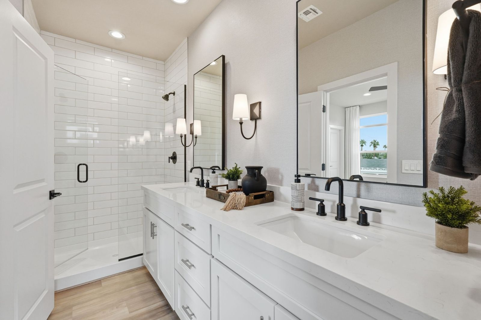 Secondary full bath with quartz vanity — Heritage Home model at 113 W Willo Ct, The Bower Willo, Willo Historic District, Phoenix AZ 85003